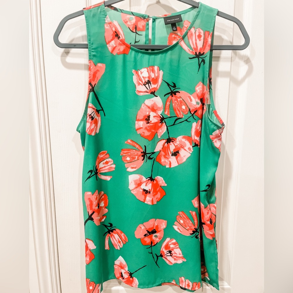Women’s Floral Top, size medium
